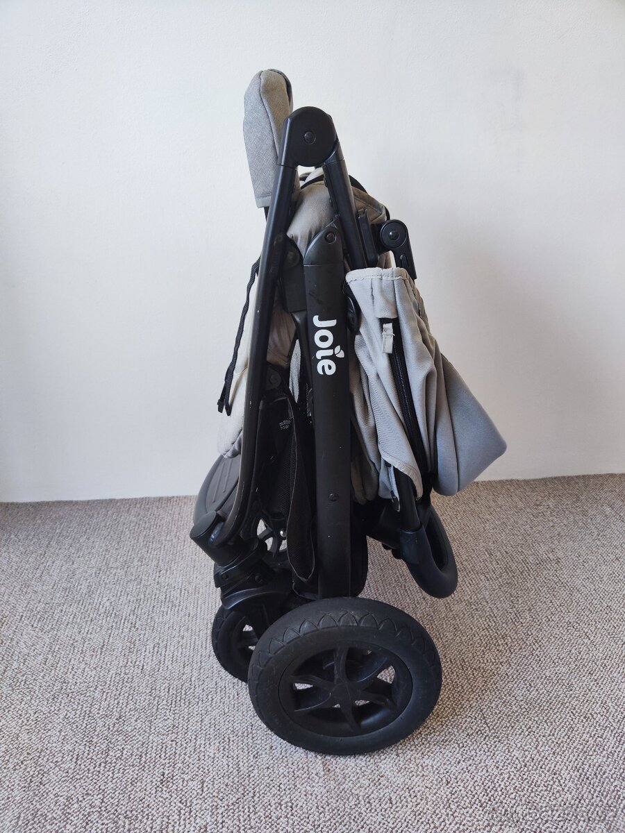 Kočárek s příslušenstvím - 13