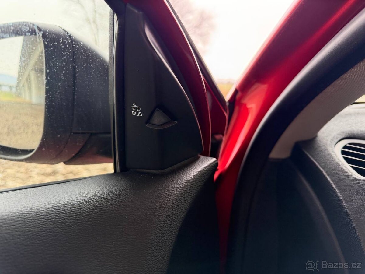 Volvo v40 D3 2019r - 13