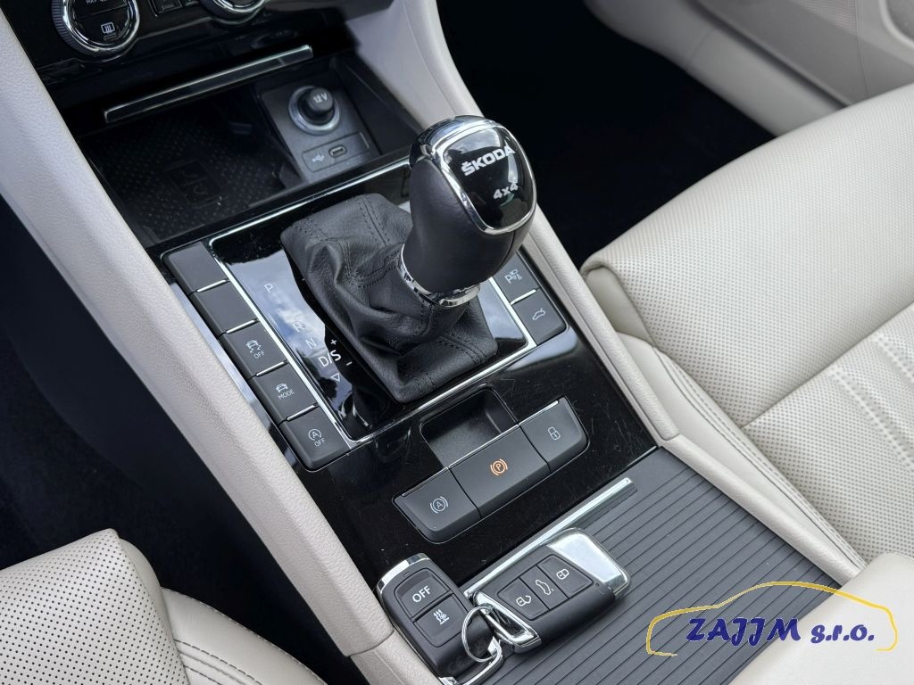 Škoda Superb L&K 2.0TDI 147kw 4x4 DSG 5/2023 DPH - 13