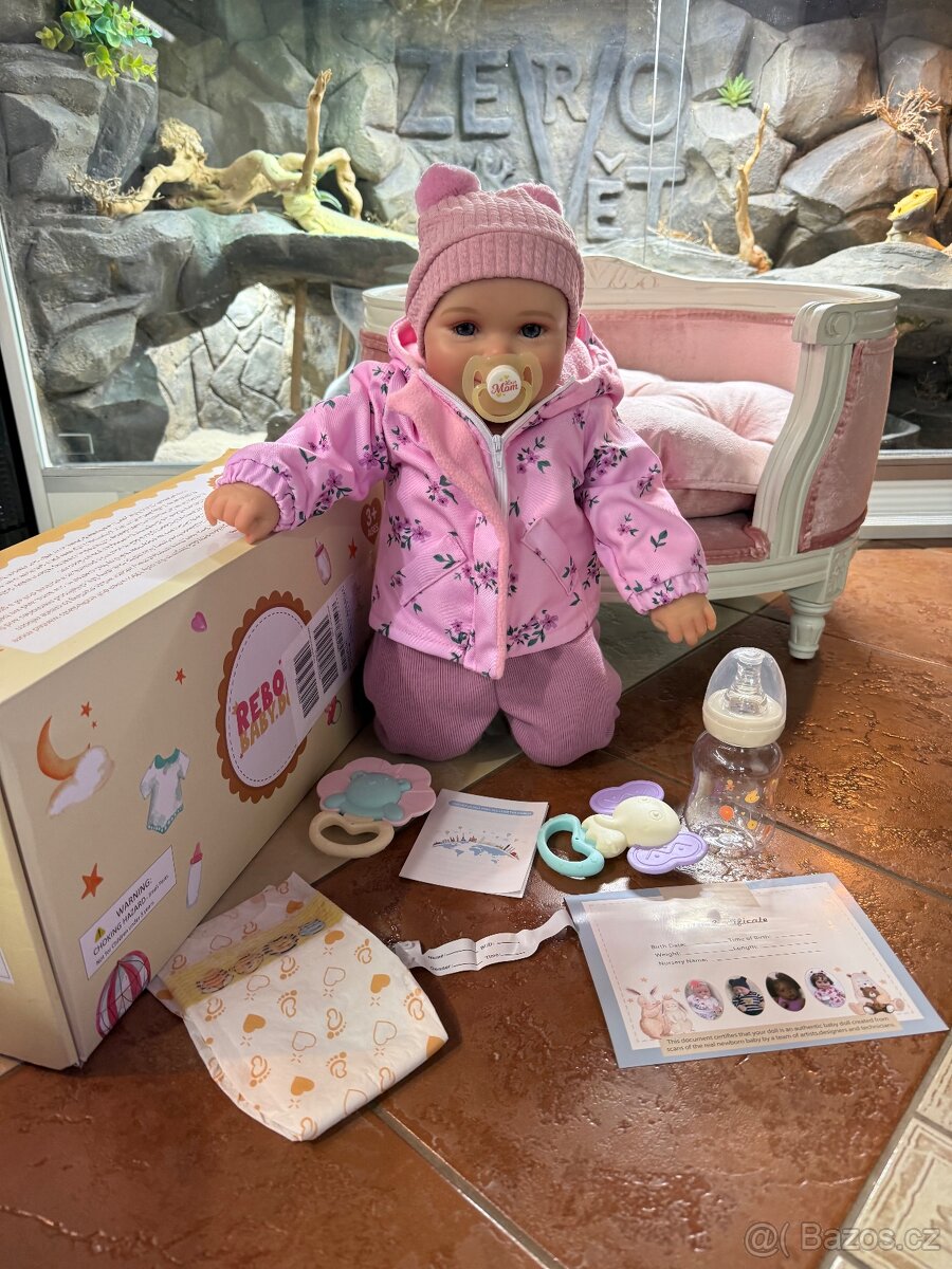 Realistická Reborm panenka v zimní bundičce - 13