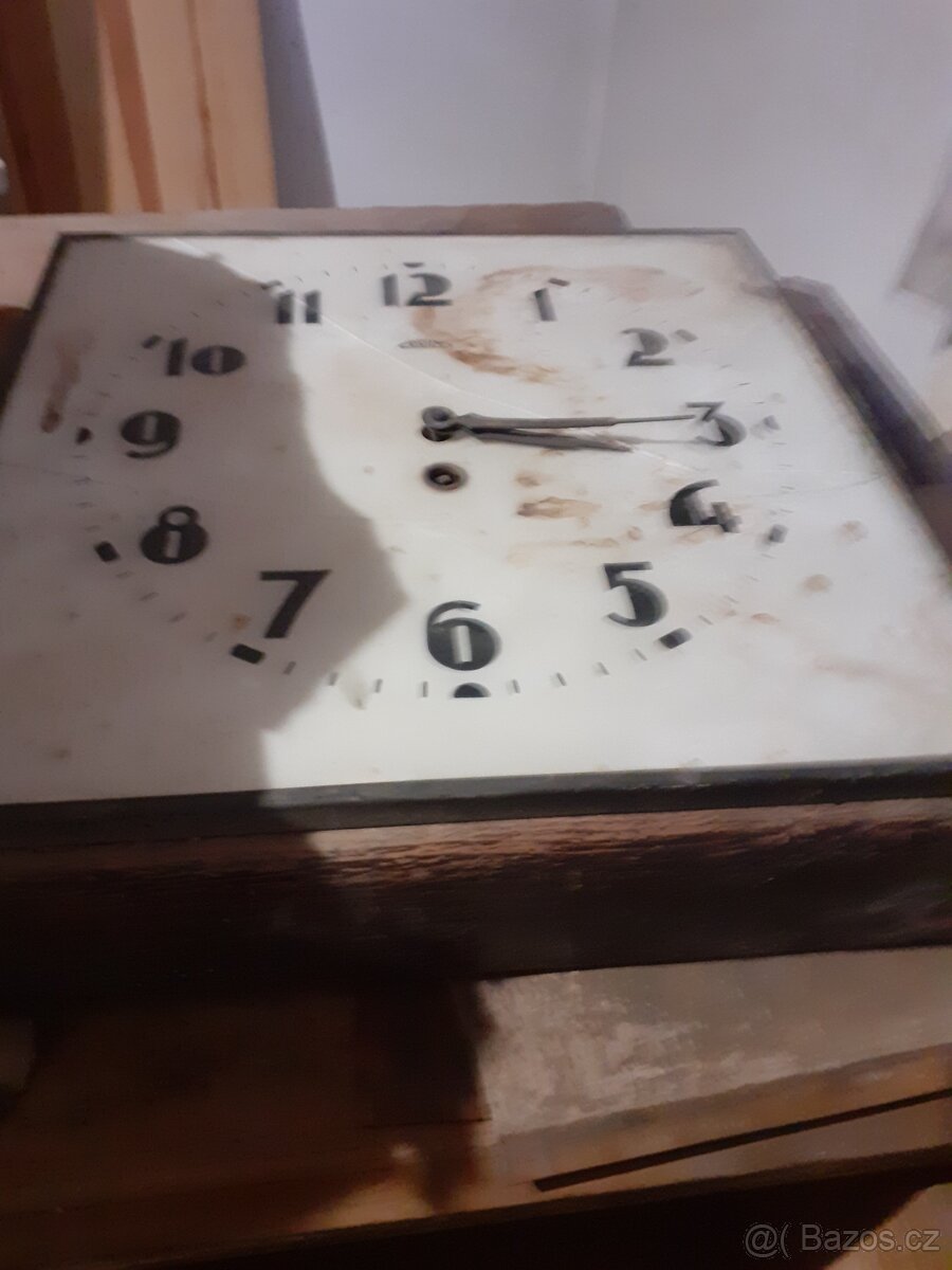 Retro plechové ,hranaté hodiny se sklem - 13