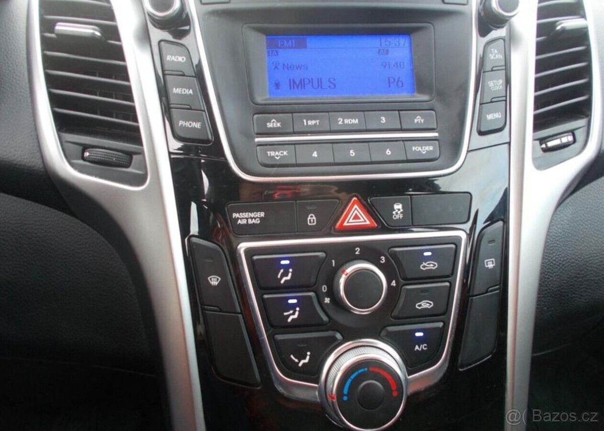 Hyundai i30 1,6 88KW koup ČR 74 000 KM benzín manuál 88 kw - 13