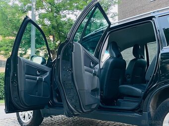 Volvo XC90 2.4D5 136KW 4x4 AUTOMAT NAVI SENZORY SERVISKA - 13