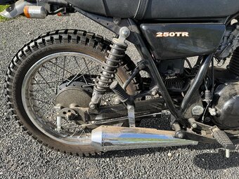 Kawasaki TR 250 - 13