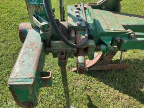 Čtyřradličný pluh obracák - 13