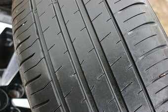 Bicolor tubine krasna alu kola origo Ford R17 a letni pneu - 13