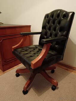 Luxusní otočné křeslo chesterfield - 13