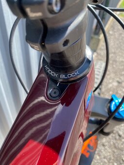 Trek Slash 9.7 Cobra Blood to Magenta Fade, Carbon - 13