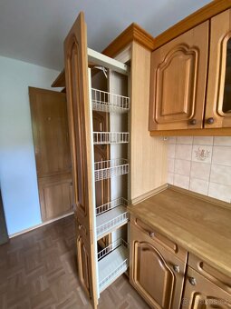 Hnědá kuchyňská linka z Německa se spotřebiči - 13