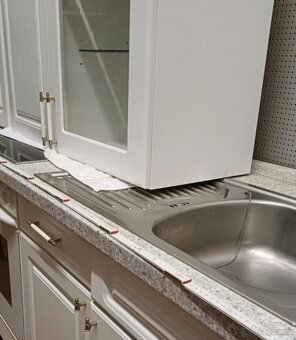 Krásná venkovská kuchyně se spotřebiči,5456 - 13