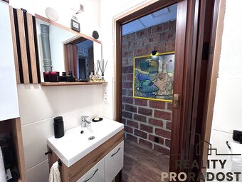 Rodinný dům 7+kk, který má styl, srdce i garáž – Kuchařovice - 13