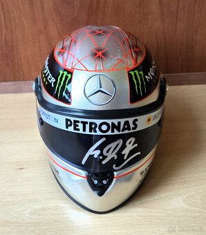 Michael Schumacher autogram na helmě 1:2 - 13