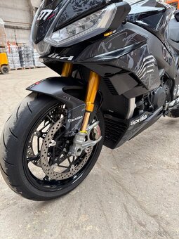 Aprilia Tuono V4 Factory - 13