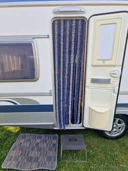 KRÁSNÝ A UDRŽOVANÝ KARAVAN FENDT 510 - 13