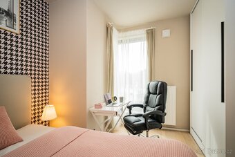 Moderní 2+kk bydlení hned u parku Klamovka, 44m2 - 13