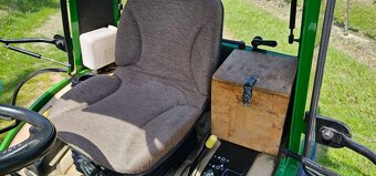 Traktor John Deere 2320 - 13