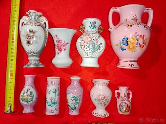 Vázy 31 ks - skleněné, porcelánové a mosazné - 13