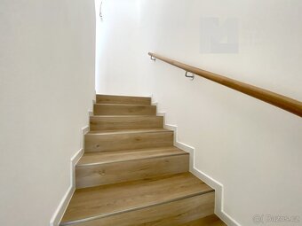 Prodej rodinného domu 5+kk, 165 m2, Pozemek 451 m2, Garáž - 13