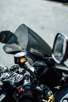 Yamaha YZF-R1 - 13