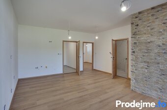 Prodej rodinného domu 3+kk, 81m2 - Hevlín, ev.č. 100030 - 13