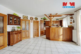 Prodej rodinného domu, 478 m², Veleň, ul. Na návsi - 13