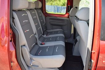 Volkswagen Caddy 1,4 i LIFE PO SERVISU,FAMILY - 13