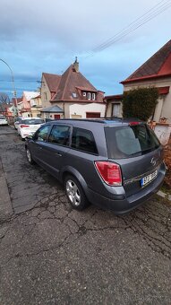Prodám OPEL ASTRA H kombi - 13