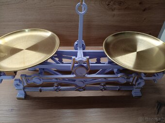 Staré kuchyňské váhy k dekoraci 3kg - 13