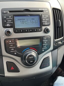 Hyundai i30 CW 1,6 Crdi 84kW rok 2009 - 13