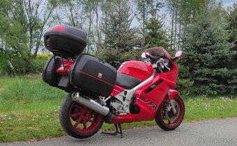 Honda VFR 750 F typ RC36 - 13