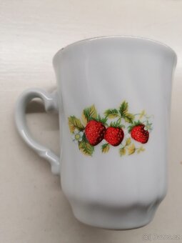 Hrnečky skleničky, jahody, růže - 13