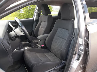Toyota Auris 1,6 Kombi, r.v. 06/2015, najeto jen 103tkm - 13