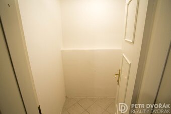 Pronájem bytu 1+1 27 m2, U Pernikářky, Praha 5 - Smíchov - 13