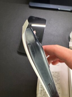 iPhone 13 128 GB tmavě modrý – 85 % baterie, bohaté přísluš. - 13