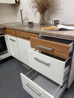 Kuchyně MELODI ve dvou barvách - 13