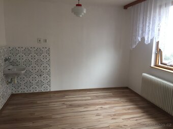 Rodinný dům se zahradou v klidné části města Nový Bydžov - 13