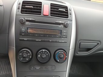 Toyota Auris 1.6 VVT-i AC 6 Kvalt 8/2011 - 13