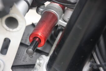 Aprilia Tuono 1000 R - 13