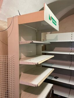 Kovové regály vybavení prodejny - 13