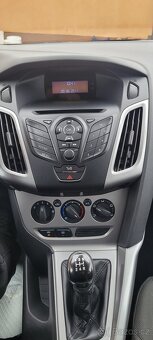 Ford Focus kombi 1,6Ti-VTC 92kW benzín 100 000km - 13