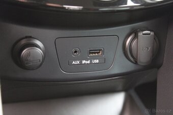 Hyundai i30 1,6 CRDi ČR,VÝHŘEVY,DPH,2014 - 13