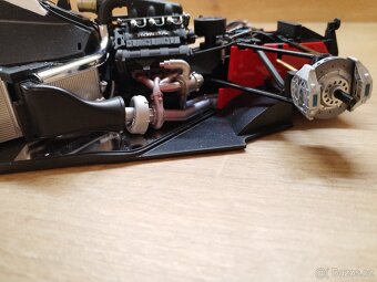 Meng 1:12 F1 McLaren+ Senna figurka Meng - 13