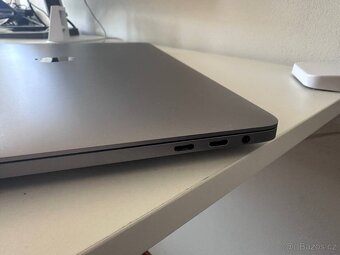 Apple MacBook Pro 15" (2017) 16GB/512GB Space Grey - 13