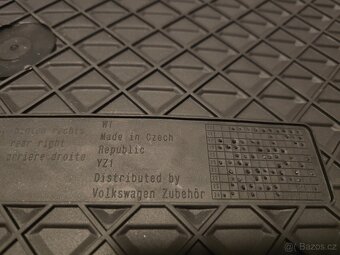 Volkswagen Touran 1T5 gumové rohože 5QB061500 82V - 13