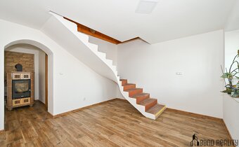 Prodej rodinného domu s hospodářstvím a stájemi - 13