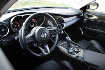 Alfa Romeo Giulia 2.0 Turbo Veloce AT AWD - AJ NA SPLÁTKY - 13