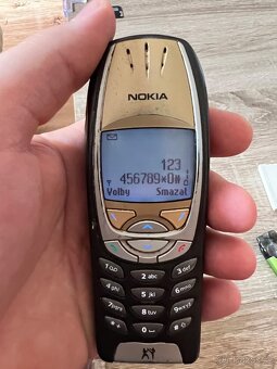 Prodám staré mobilní telefony s příslušenstvím - 13