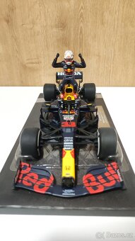 Max Verstappen 1:18 s figurkou - víťaz Monaco - 13