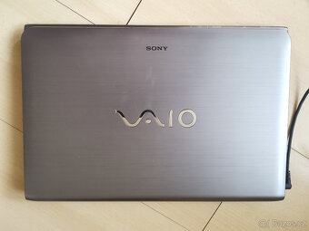 SONY VAIO SVE1511H1ESI - výborný stav - 13