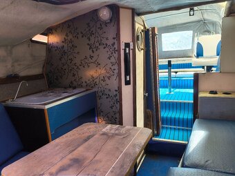 Kajutová motorová loď Wellcraft+přívěsný vozík - 13